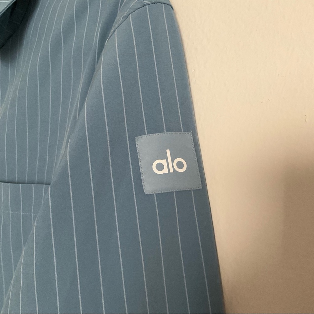 Alo Yoga Pinstripe Daylight Button Down Long Sleeve Dark Celestial Blue/White S - Picture 6 of 7